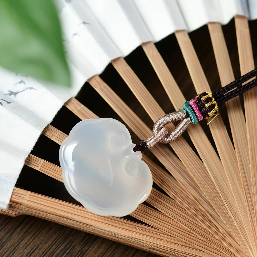 天然白玛瑙如意锁项链女新中式玉髓吊坠平安锁玉石挂坠百搭锁骨链