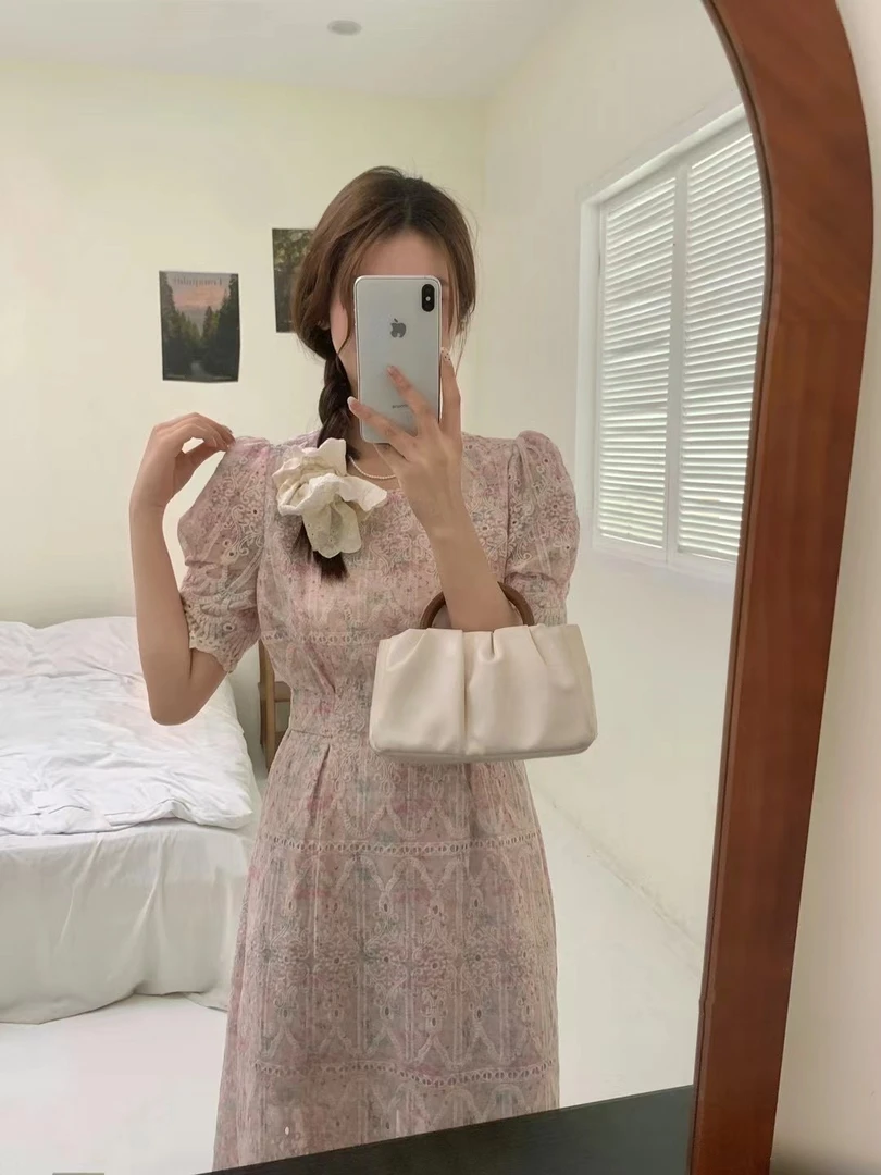 2024夏季新款法式收腰蕾丝高级感连衣裙气质时尚刺绣中长款连衣裙