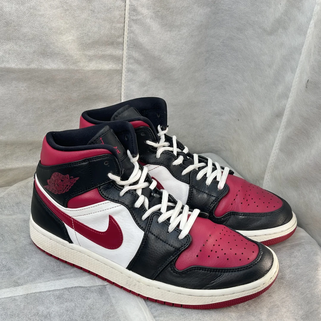 42.5码 AJ1 黑红脚趾 高帮 复古篮球鞋