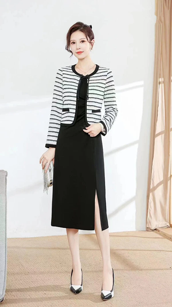 T130 时尚短款小香风套装春季新洋气宽松小个子休闲气质两件套裙