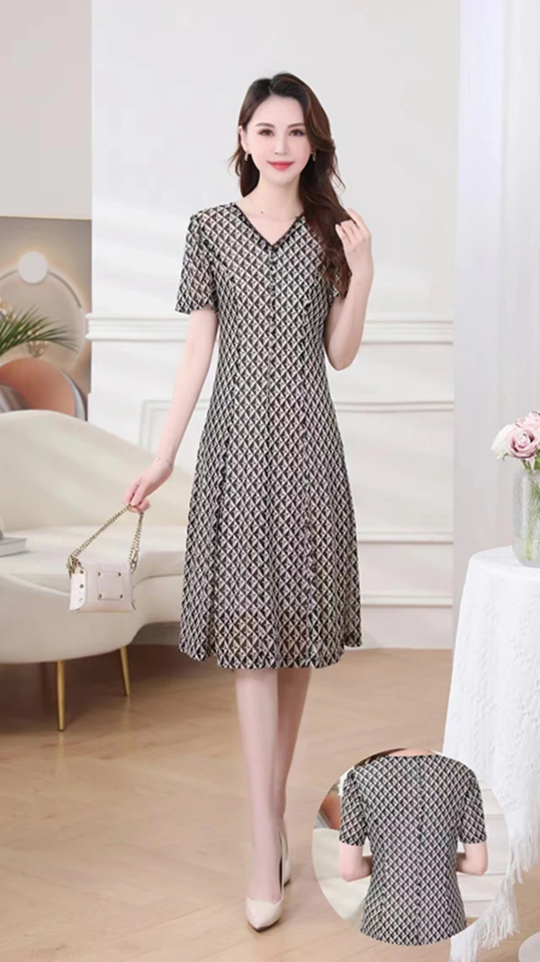 W131 气质连衣裙女夏季显瘦收腰减龄遮肉修身遮肚休闲时尚短袖裙