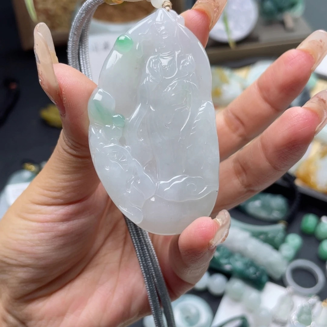 翡翠颈饰未镶嵌翡翠