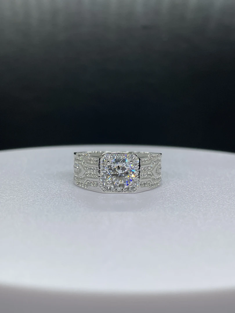 925银莫桑石戒指 925银莫桑石新款豪镶男戒1-2克拉