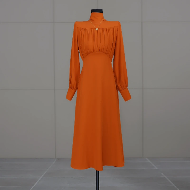 流光溢彩 2025年新款法式风收腰显瘦长袖圆领连衣裙女