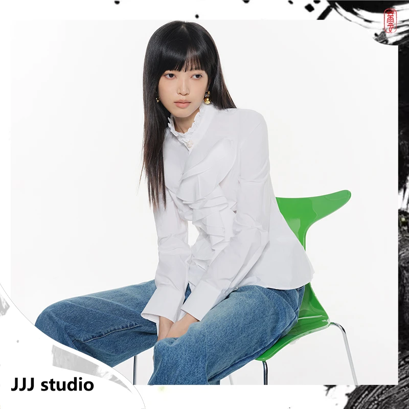 JJJ白色衬衣 配：珍珠胸针JLWFA1C233