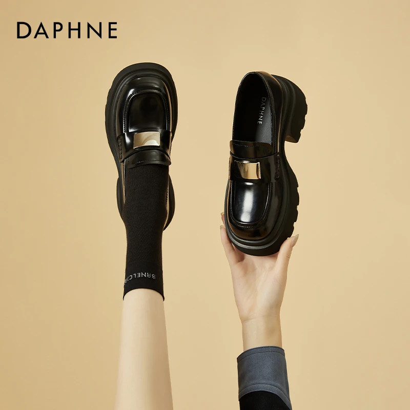 达芙妮小皮鞋女英伦风单鞋2025新款秋冬黑色加绒鞋子女厚底乐福鞋