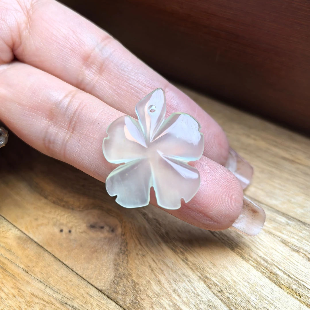 岫玉四叶草精美配饰