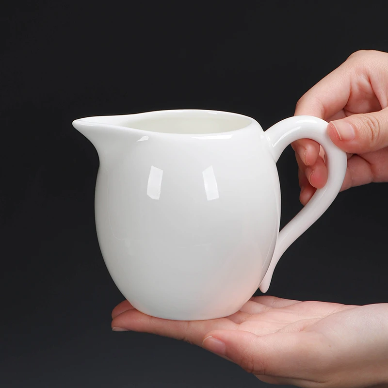 公道杯手工简约大容量中式茶道纯白家用创意陶瓷大号白瓷分茶茶海