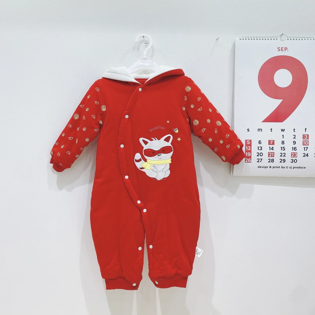 8735大红福禄带帽哈衣