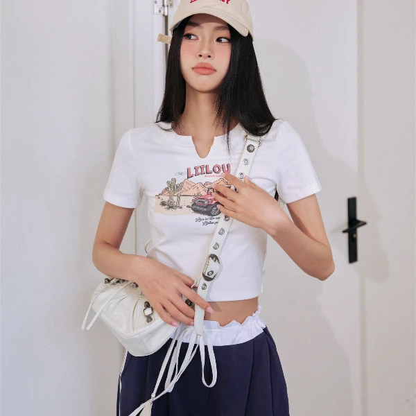 【二莉啊专属】小v领美式复古印花修身短袖 L23124