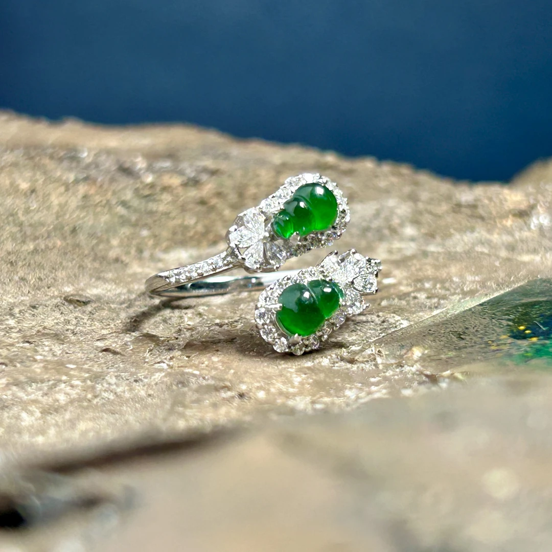 天然翡翠A货双葫芦戒指【尺寸5×3.5mm】
