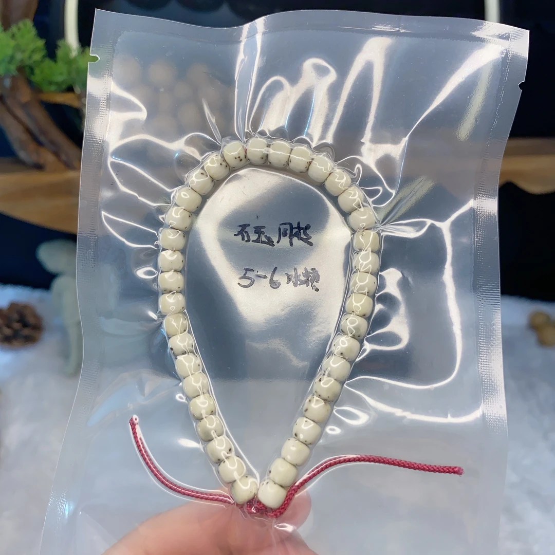 石玉同枝骨瓷白5*6糯冰冰糖半壁大留白少星手串