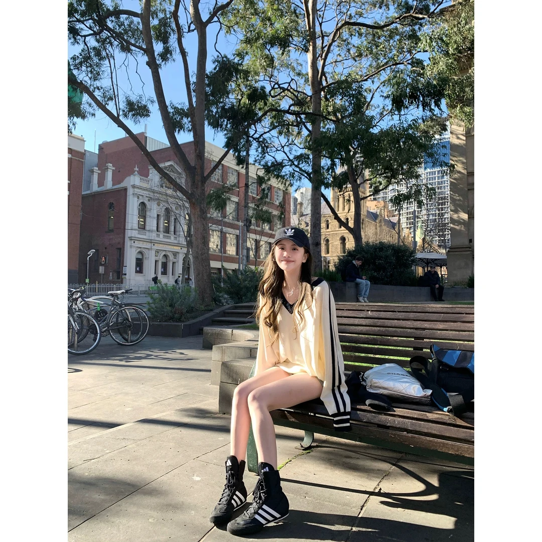 2025春季新款复古学院风撞色条纹V领长袖上衣高腰修身显瘦短裤女