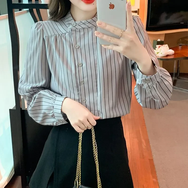 新款时尚条纹长袖衬衫女韩系设计感优雅洋气百搭气质泡泡袖上衣秋