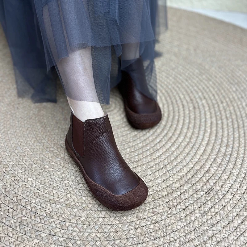 艺鞜2025秋冬新款切尔西靴真皮套脚一脚蹬平底包头软底软面短靴女