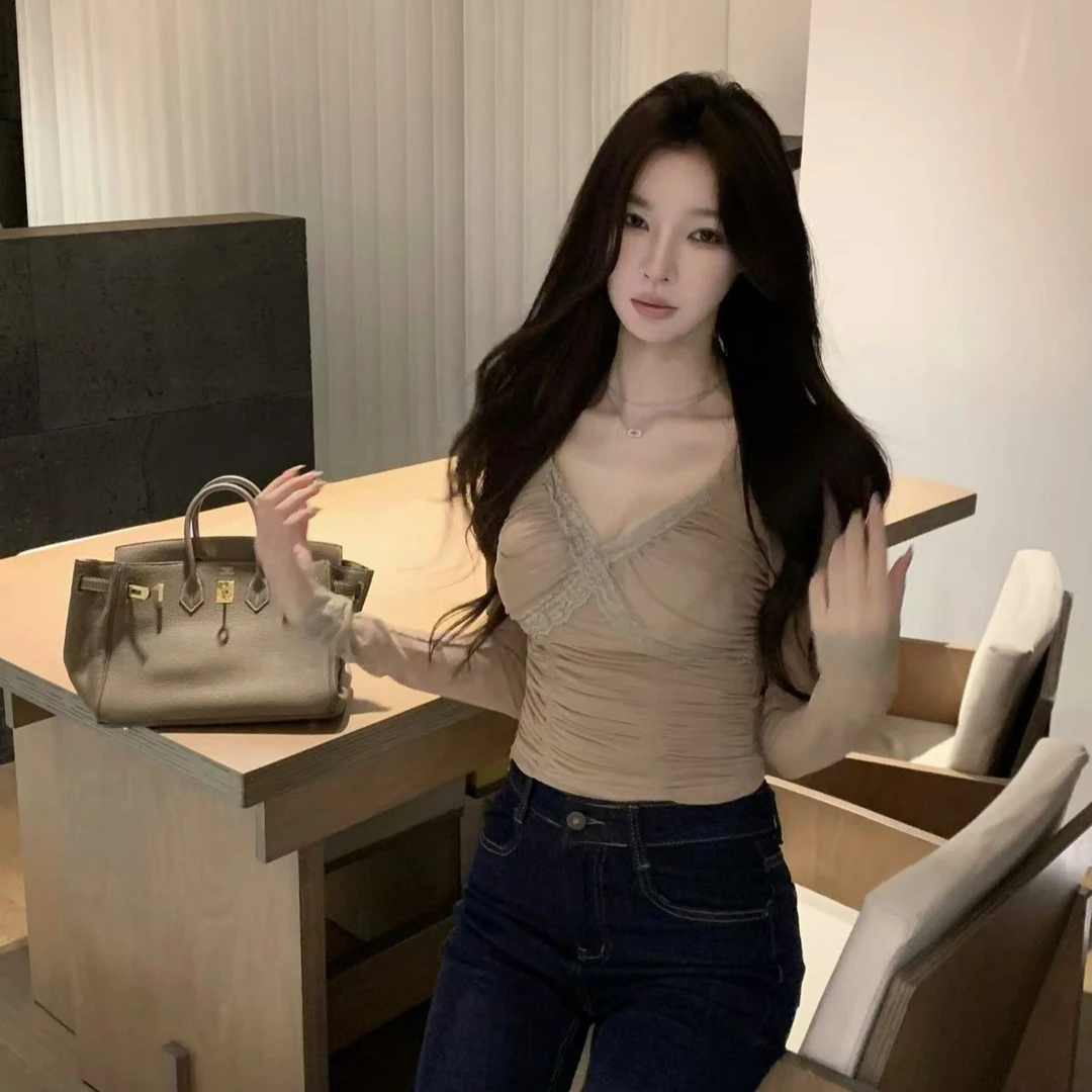 【徐徐啊】蝴蝶千颂-性感带胸垫蕾丝交叉设计挂长袖网纱v领上衣