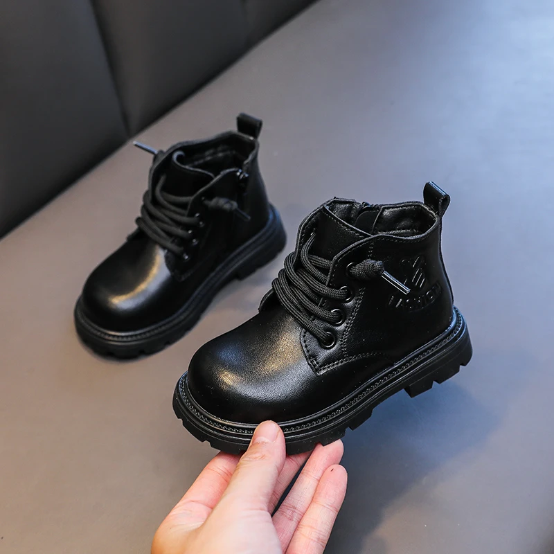 宝宝英伦风马丁靴2024新款春秋款女童皮面软短靴男宝防滑低筒靴子