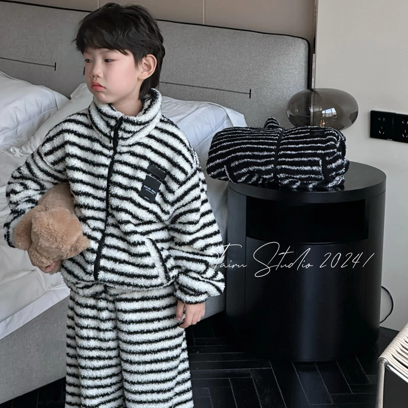 2025冬季新款韩版男女童时尚洋气条纹家居服儿童法兰绒加绒套装潮