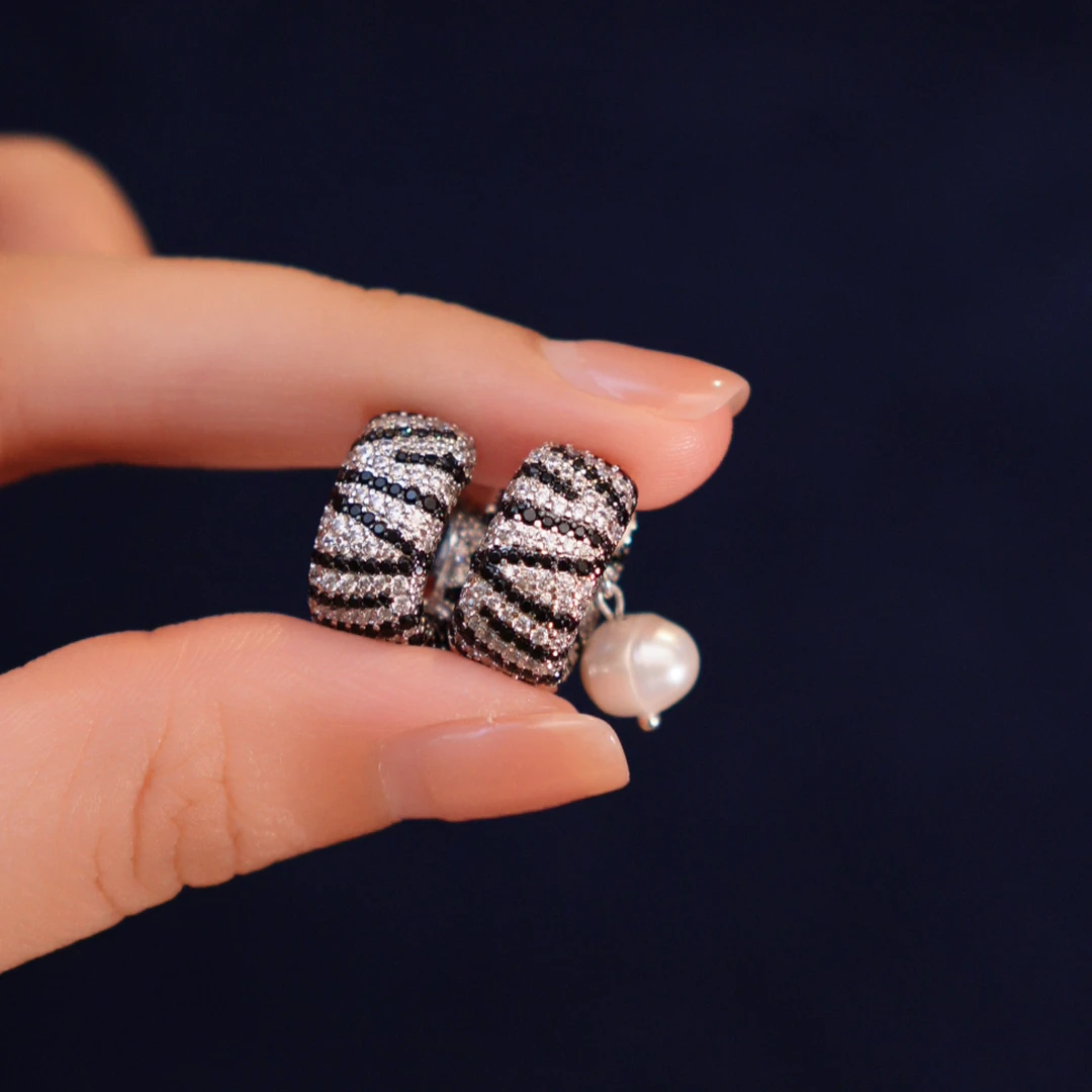 淡水珍珠斑马黑白豹纹耳扣HTC0118