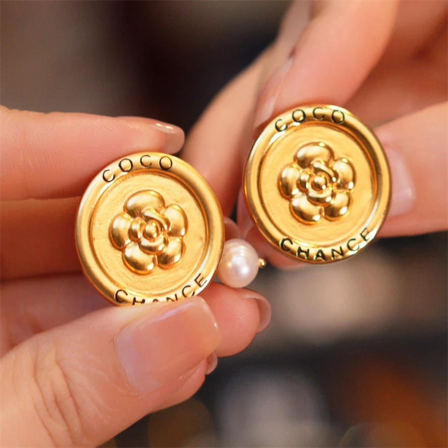 淡水珍珠复古山茶花耳夹HTW0029