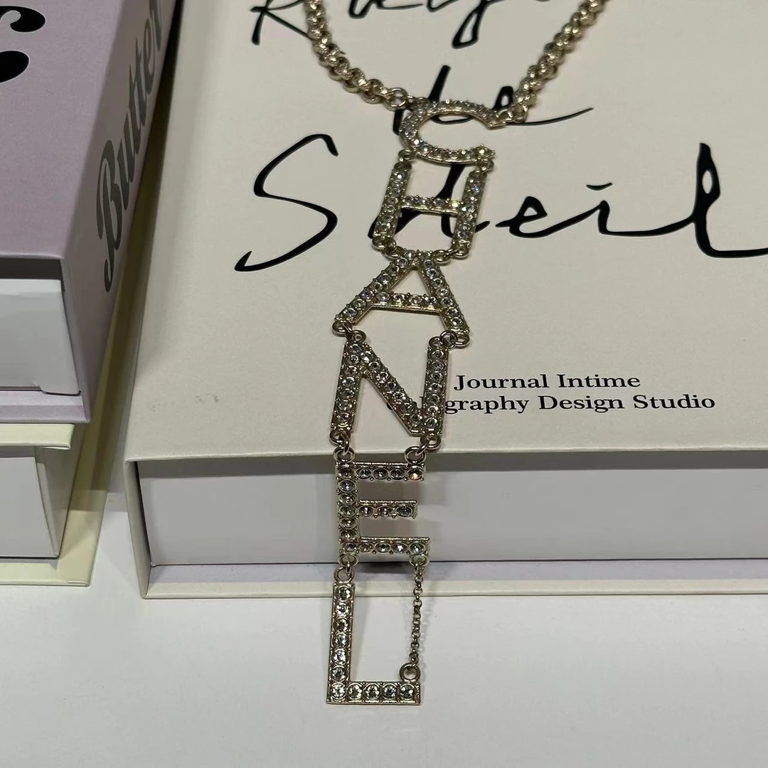99新  HIHI/CHANEL 19S 竖排字母满钻项链/8918043