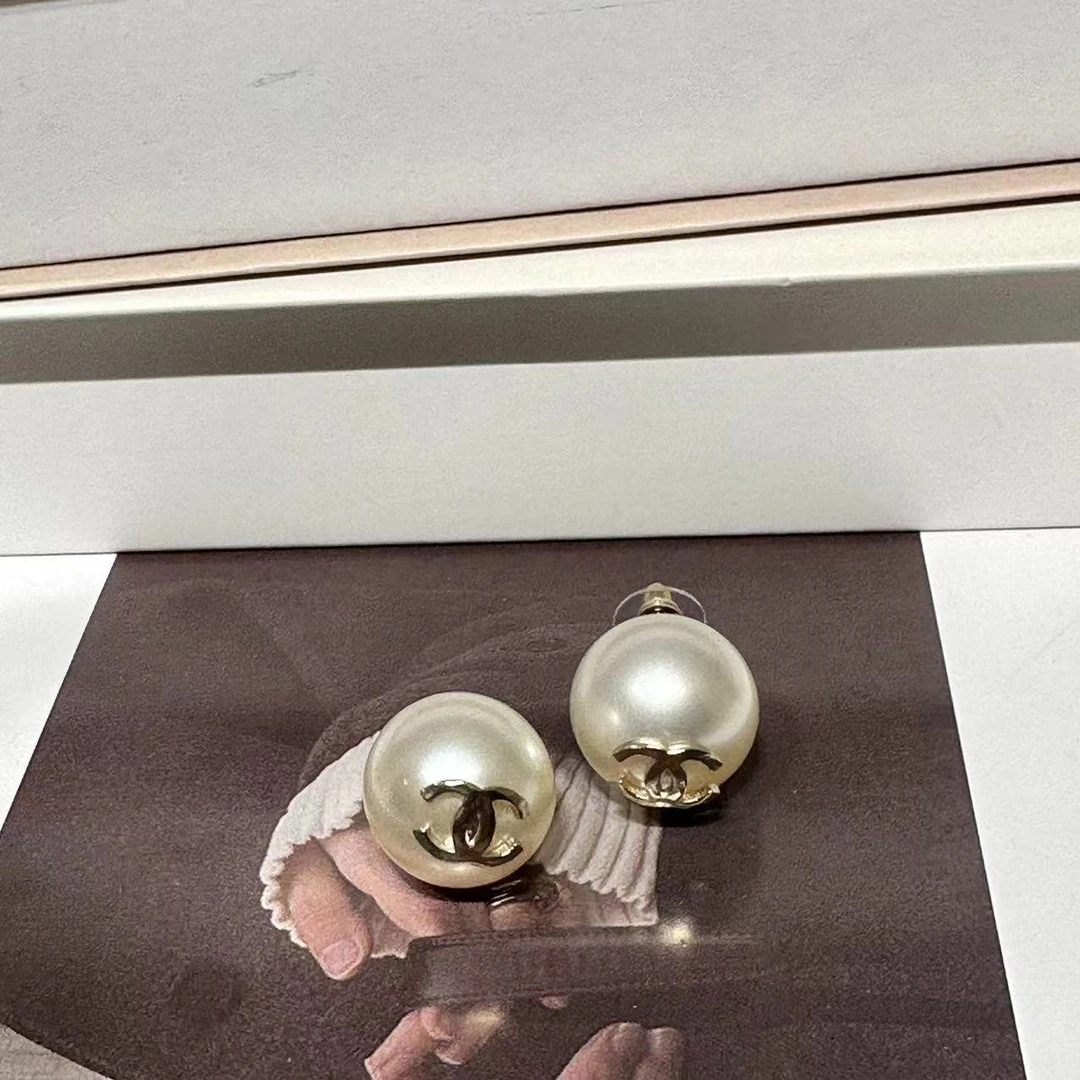 95新  HIHI/Chanel 14S 双C珍珠球耳钉/9021158