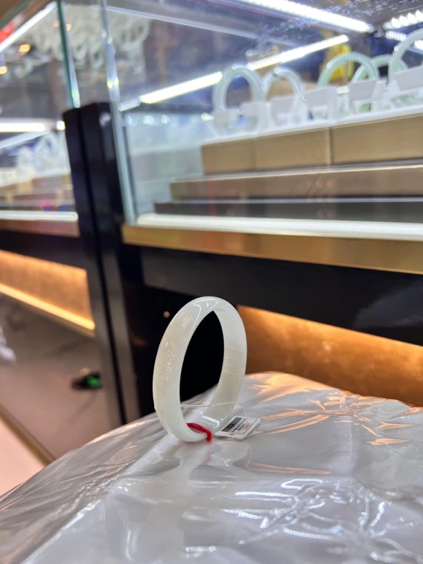 天然翡翠A货公主手镯52-53圈口宽12.8冰冰透透白月光上手显白完美