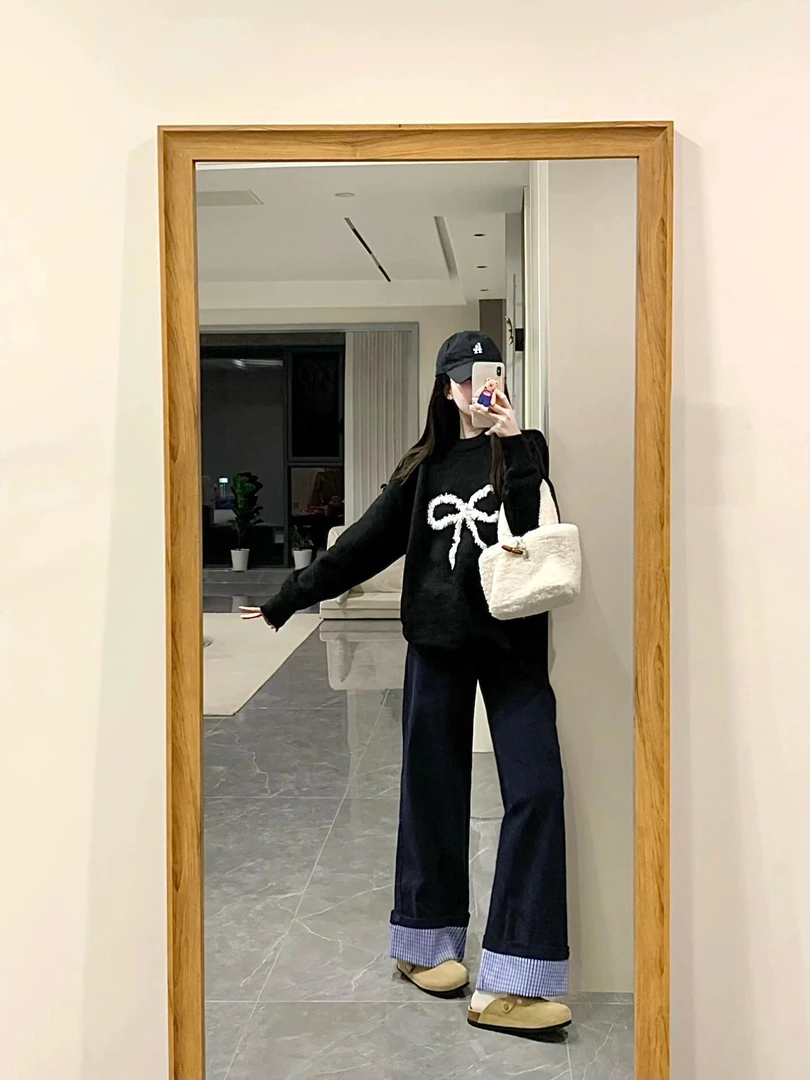 2024秋冬新款韩系穿搭慵懒风黑色圆领上衣女搭配拼接休闲裤两件套