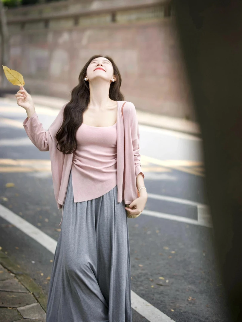 2025春季一整套小个子搭配粉色背心开衫百搭半身裙高级感三件套女