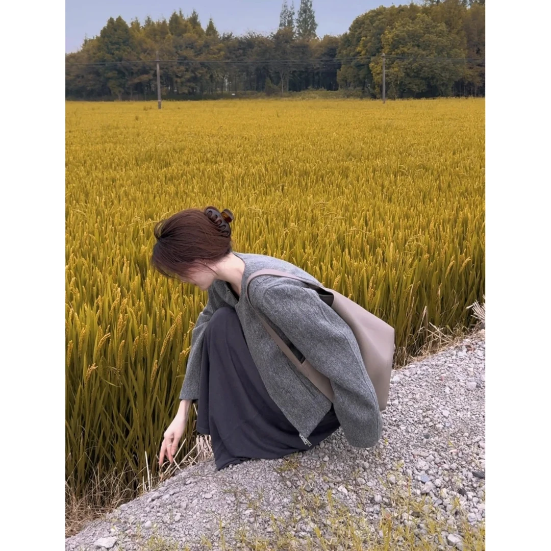 秋季搭配一整套女复古时尚灰色圆领小外套女高腰显瘦背心裙两件套