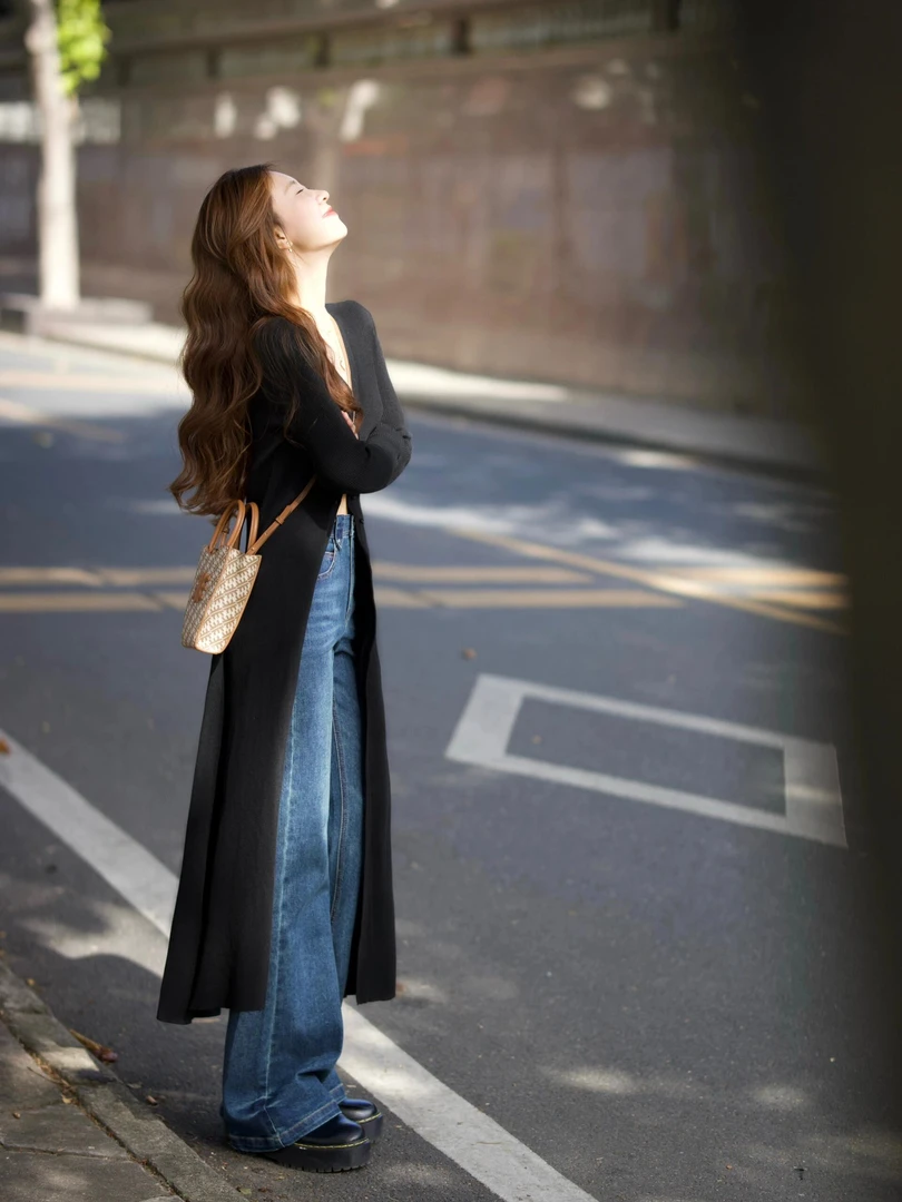 2025秋季新款高级感穿搭黑色针织开衫中长款外搭女牛仔裤两件套潮