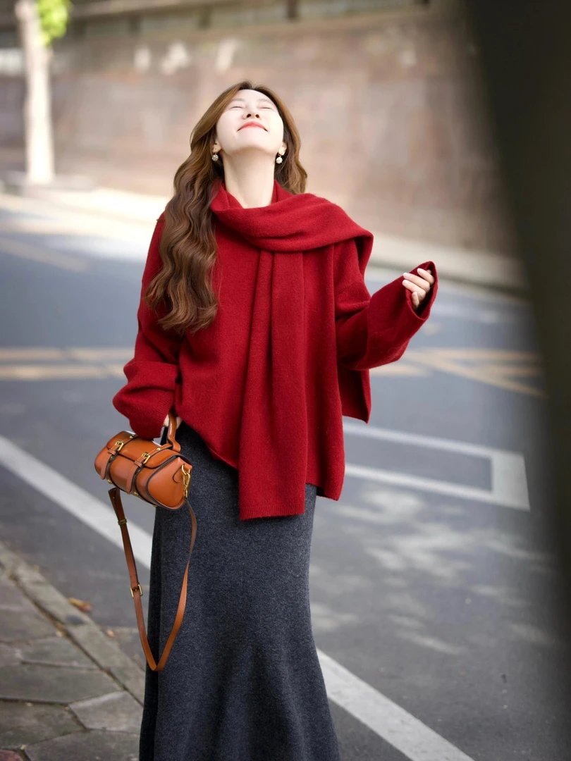 2024秋冬新款圣诞氛围感显白圆领套头毛衣女搭配半身裙两件套潮