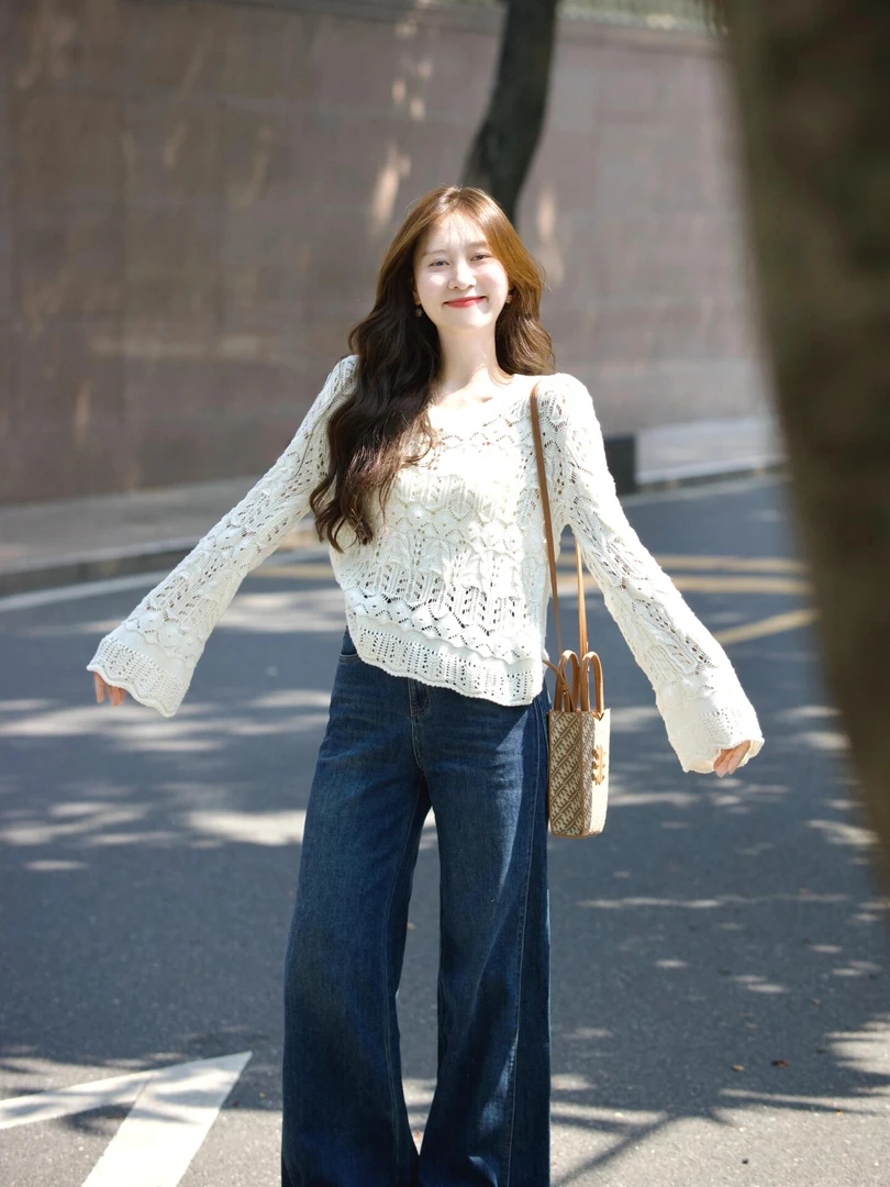 2025早秋新款复古民族风镂空勾花别致短款上衣搭配牛仔阔腿裤套装