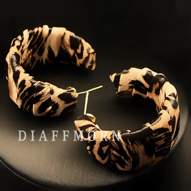 铜合金皮质耳饰 YiMan〖豹纹耳圈〗气质女人高级感耳圈百搭耳环轻奢