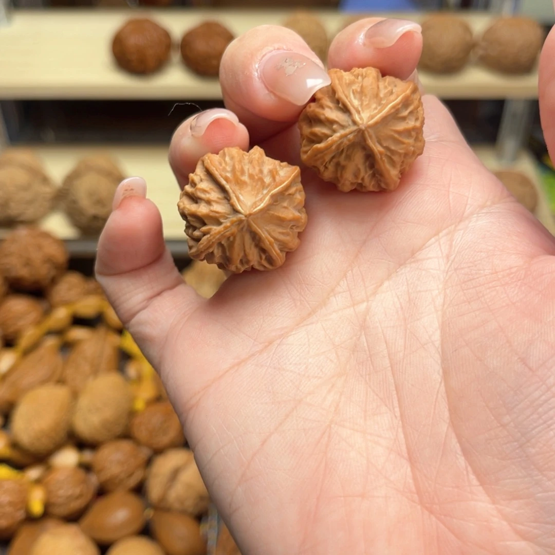 桃核把件四棱手捻24尺寸