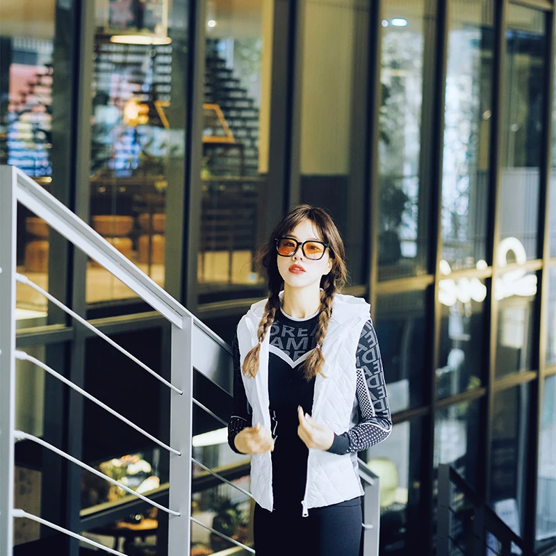 【马甲】时尚白色女马甲显瘦秋冬设计感百搭洋气马夹棉衣连帽背心