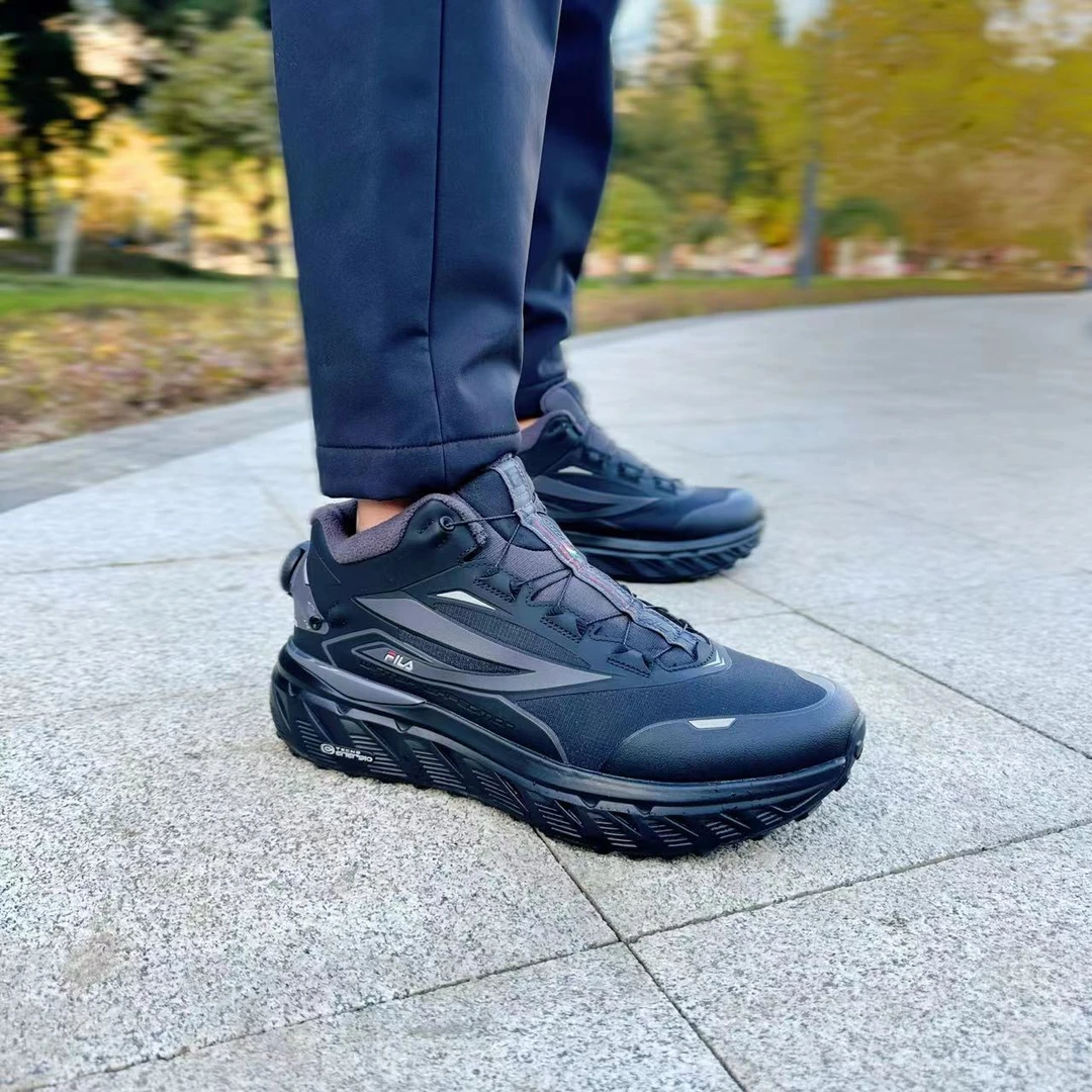FILA/斐乐男运动鞋冬新款运动防滑探险家中帮加绒跑鞋A12M341206A