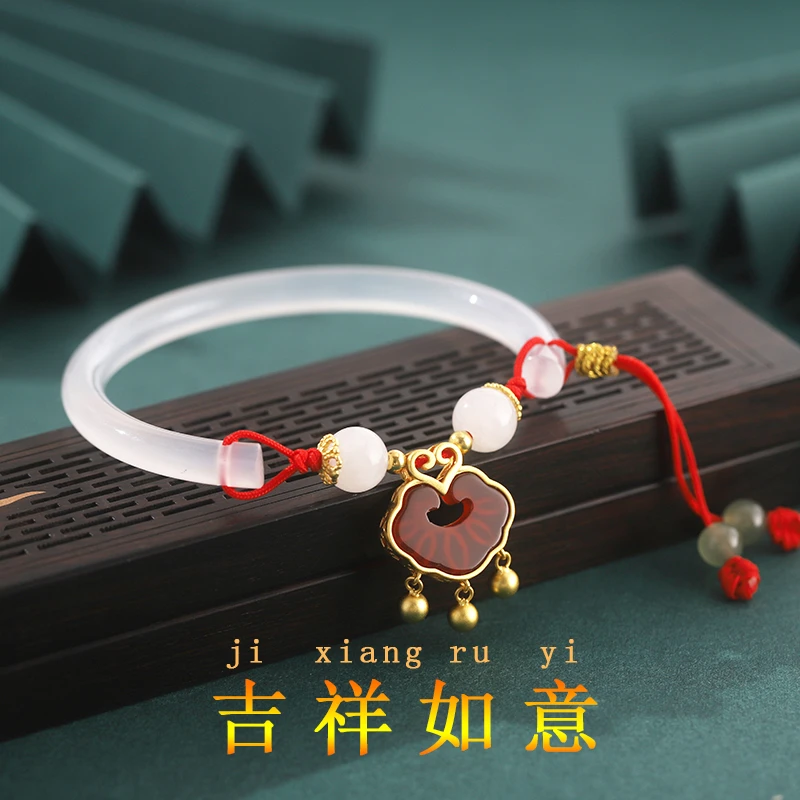 玛瑙平安锁玉髓手镯