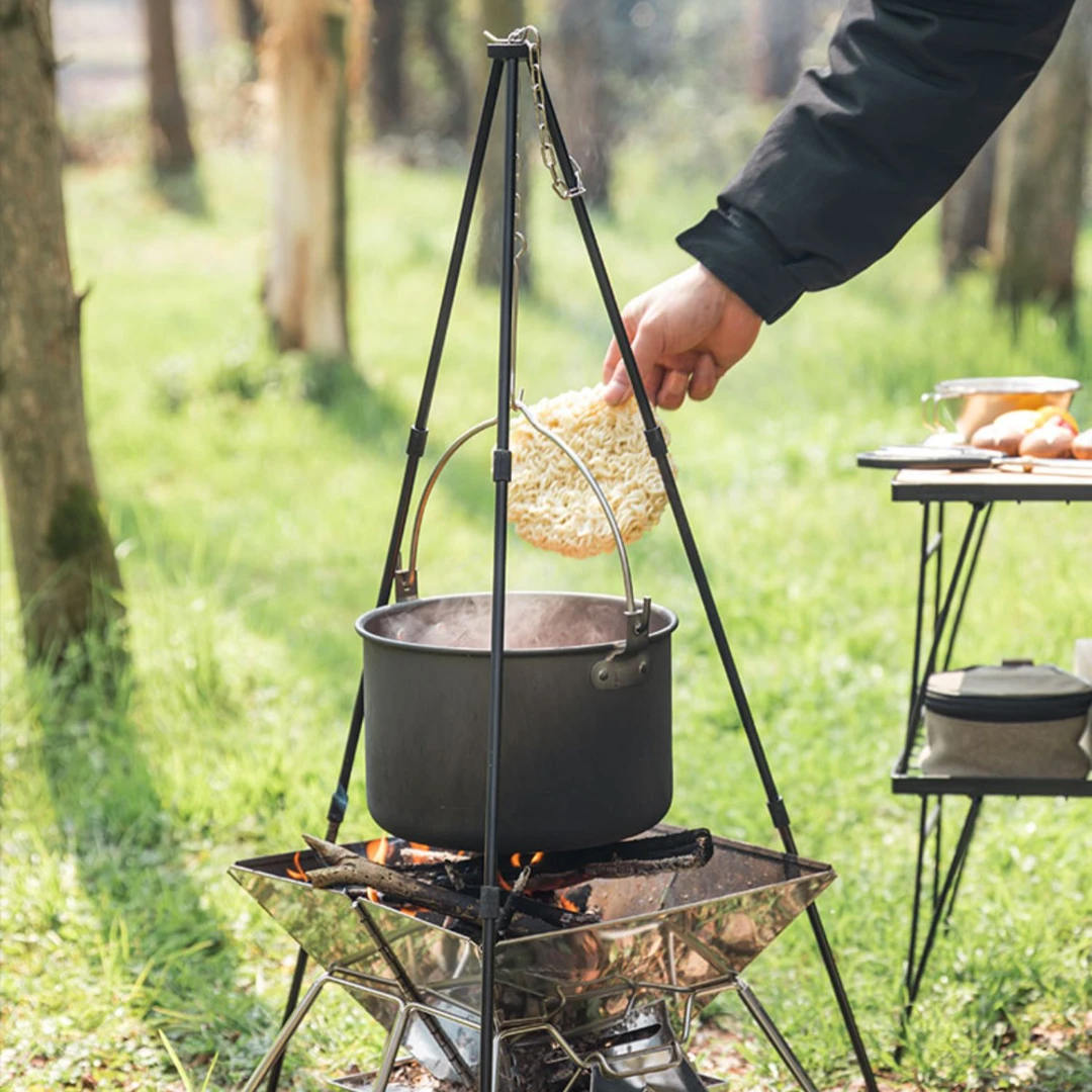 柯曼轻质铝合金三脚架吊烧架露营烤架烧烤架可拆卸设计
