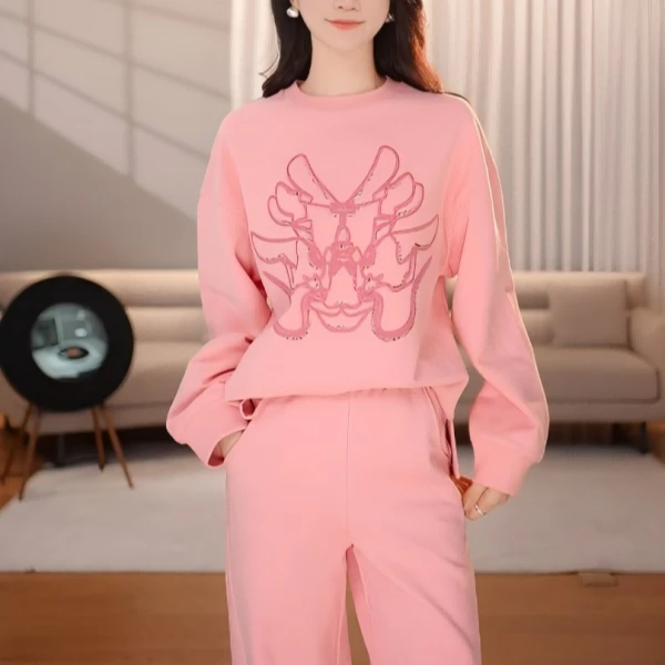 GIRDEAR/哥弟时尚潮流舒适百搭宽松圆领龙头logo套头卫衣1301059