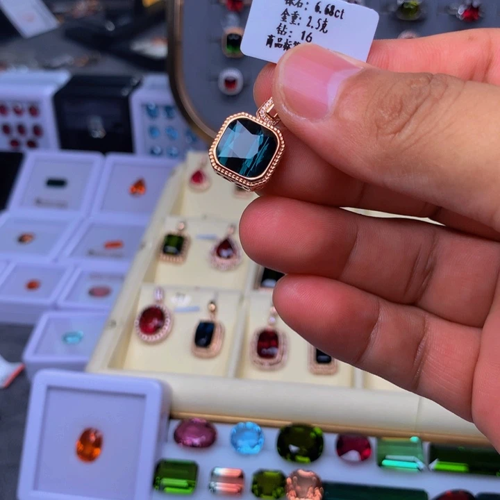碧玺颈饰18K金镶嵌碧玺