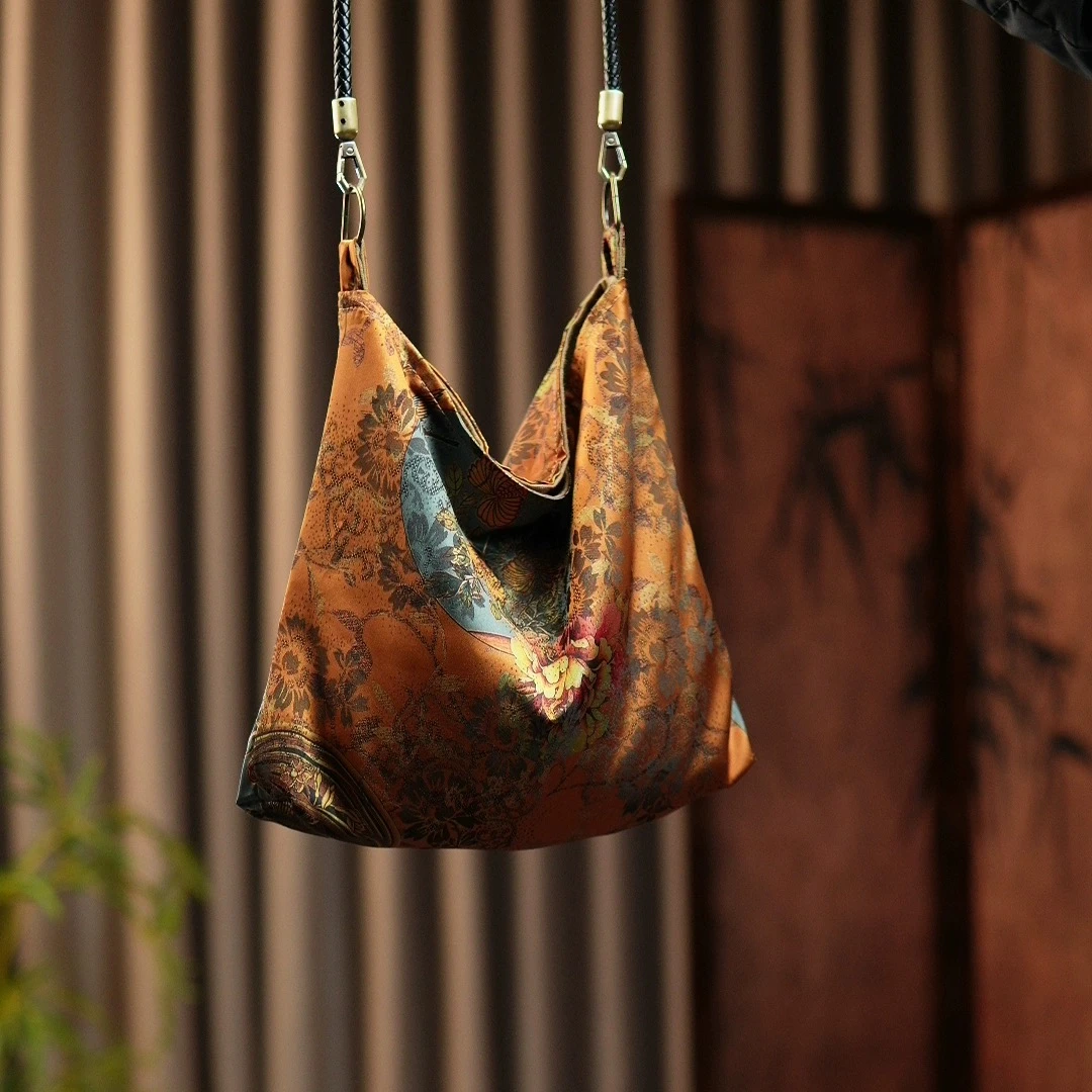 C492【不负韵华】香云时尚百搭复古国风气质古风休闲23*23单肩包