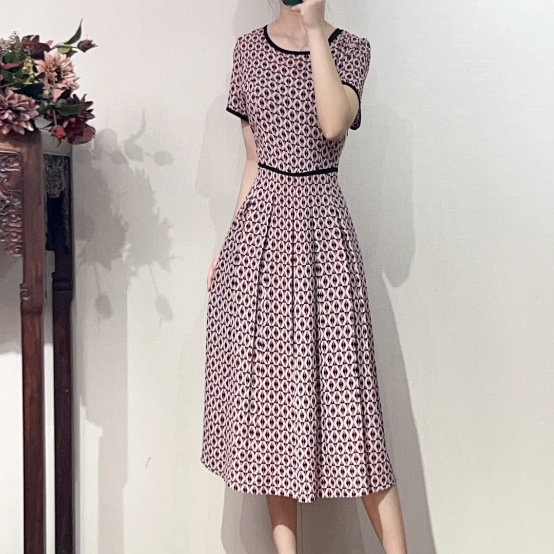 939-菱格日常修身连衣裙高端优雅方圆领法式减龄长裙