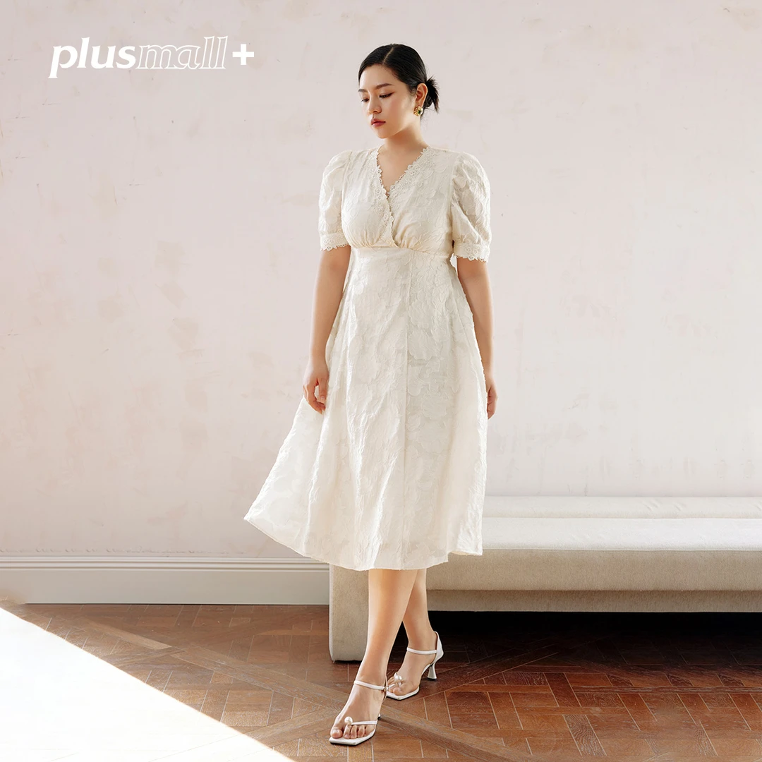 PLUSMALL 香雾甜茶 夏季新款度假气质v领烧花梭织拼接蕾丝连衣裙