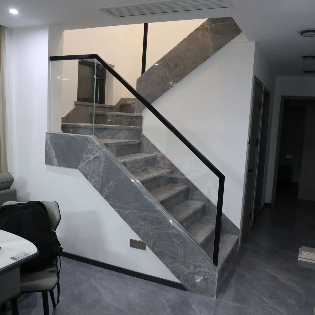 武汉定制别墅楼梯踏步（国风两层楼的爱马仕灰楼梯踏步案例展示）