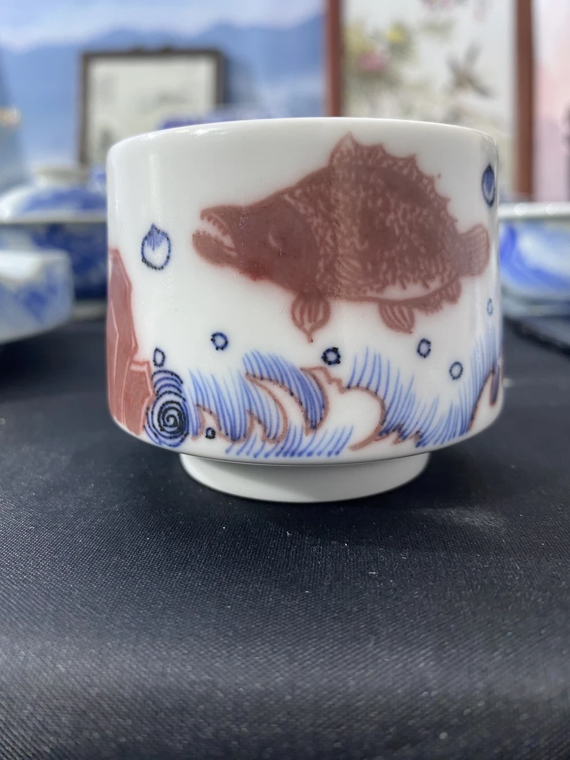 景德镇纯手工青花釉里红江崖海水鱼藻纹高足主人杯马蹄杯