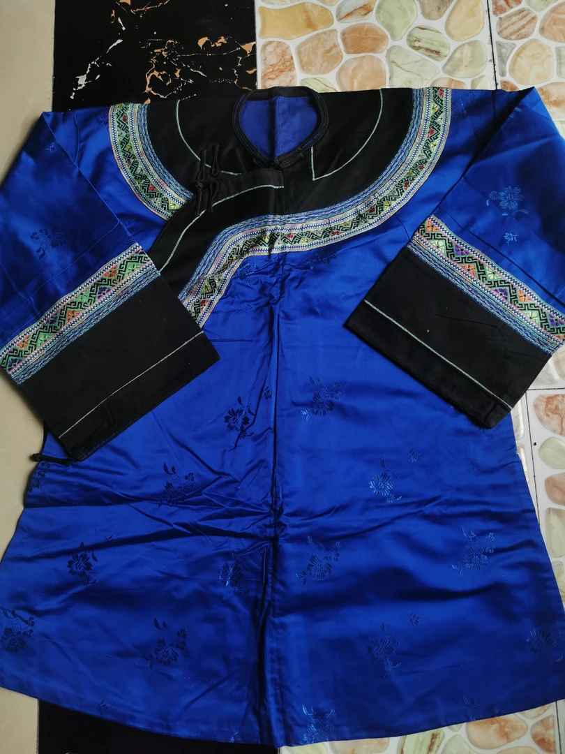 出手工锻打，苗族手工绣苗服。松桃老衣服