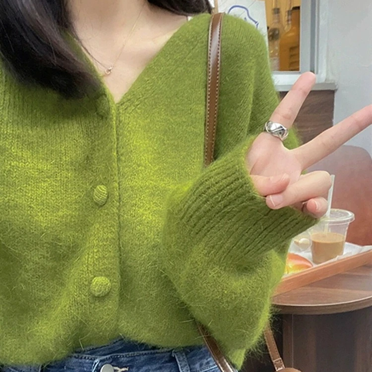 牛油果绿开衫女高级感慵懒外穿毛衣外套复古软糯V领上衣薄荷曼波