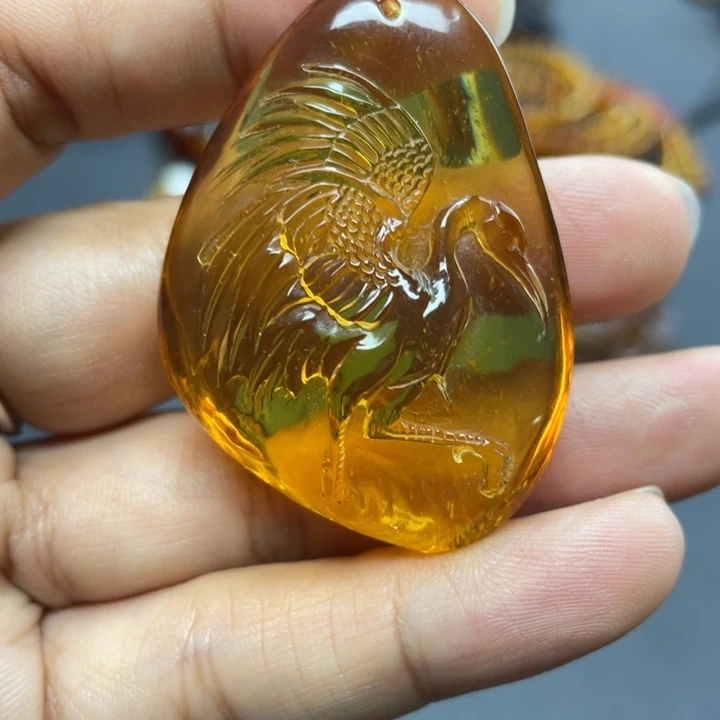 琥珀裸石未镶嵌净水蓝珀吊坠