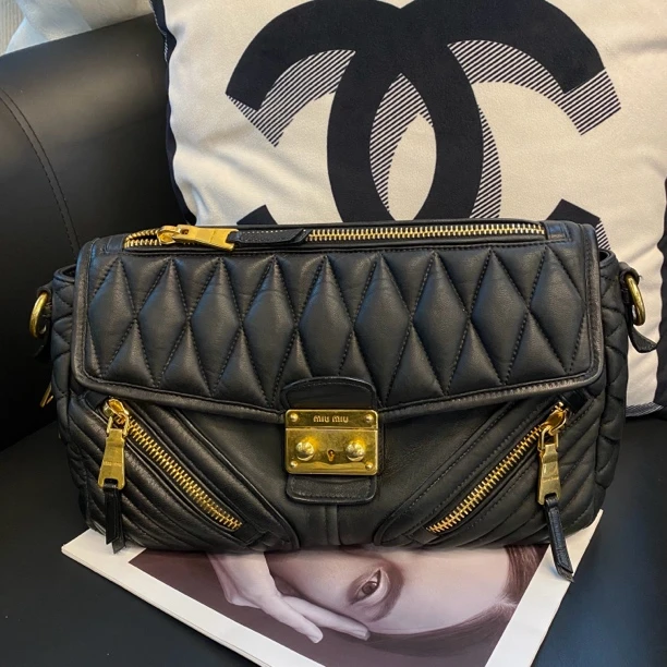 95新 MIU MIU/缪缪 黑金褶皱单肩斜挎包